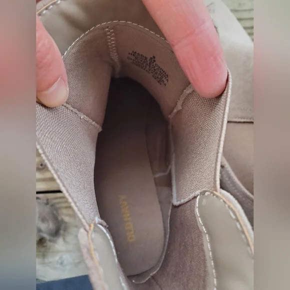 NWT Old Navy Tan Chelsea Boots - Picture 5 of 9